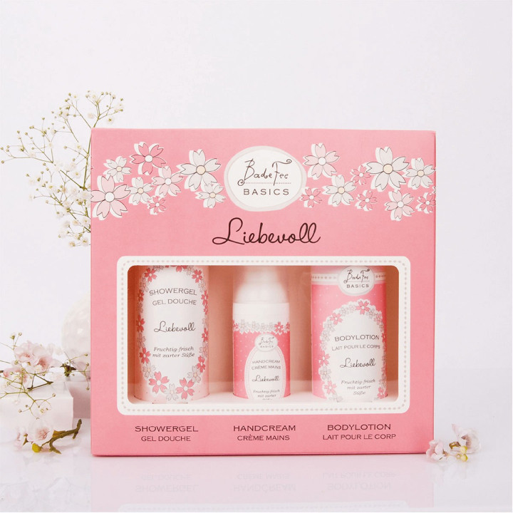 Coffret pour le corps BASICS, senteur Fraise/Rhubarbe