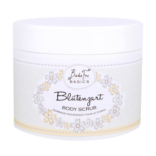 Gommage corps 400ml BASICS, senteur Thé vert, Fleurs des prés d’été et Pomme