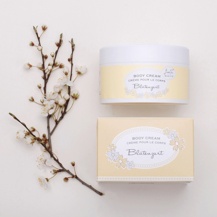 Crème corps 200ml BASICS, Senteur Thé vert, Fleurs des prés d’été & Pomme