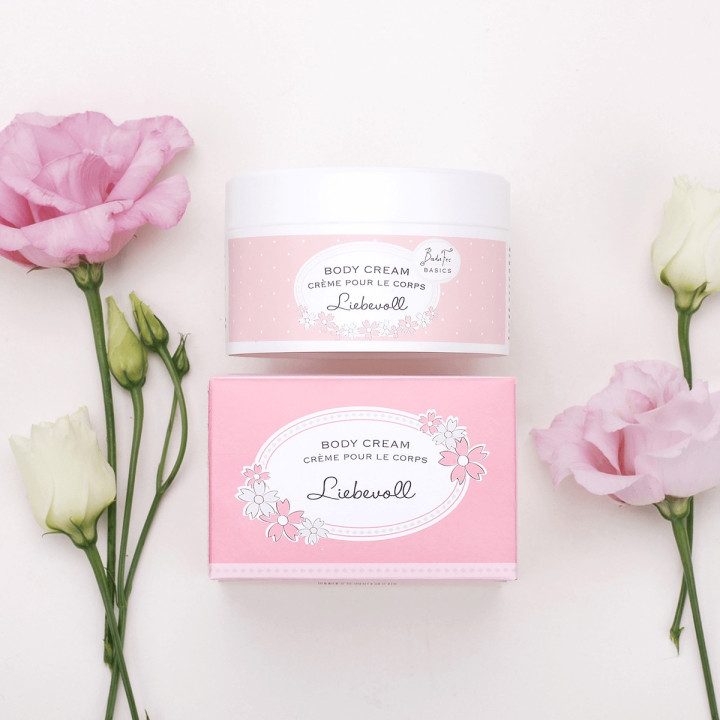 Crème corps 200ml BASICS, senteur Fraise ,Rhubarbe