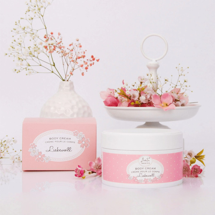 Crème corps 200ml BASICS, senteur Fraise ,Rhubarbe