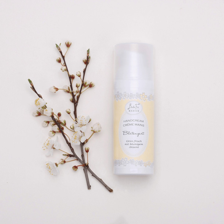 Crème mains 50ml BASICS, senteur Thé vert/Fleurs des prés d'été &Pomme