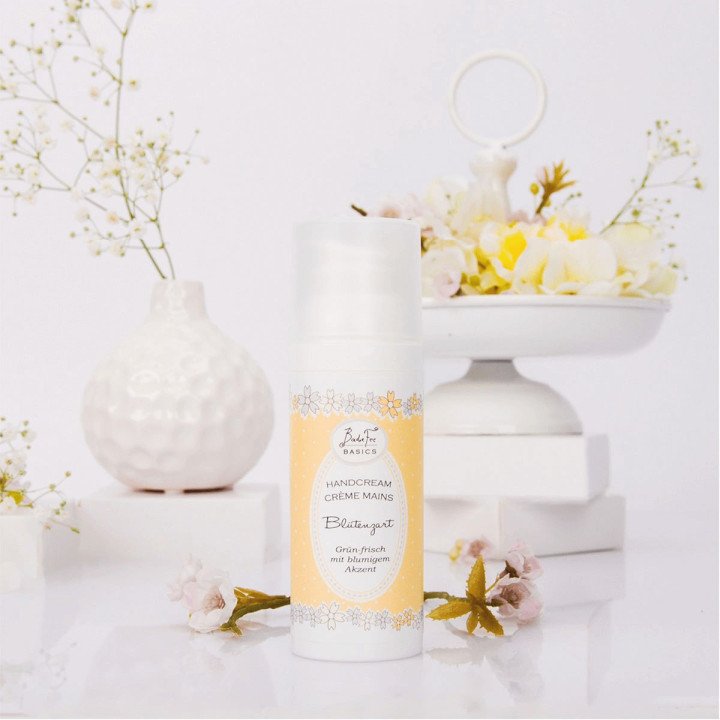 Crème mains 50ml BASICS, senteur Thé vert/Fleurs des prés d'été &Pomme