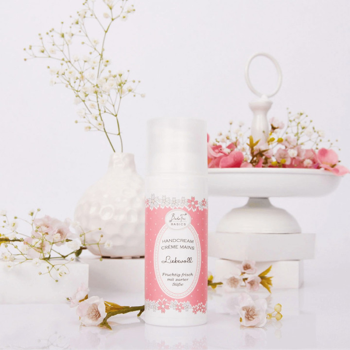 Crème mains 50ml BASICS, senteur Fraise/Rhubarbe