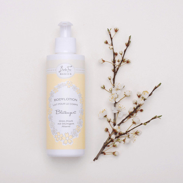 Distributeur lotion corps 200ml BASICS, senteur Thé vert/Fleurs des prés d'été/Pomme