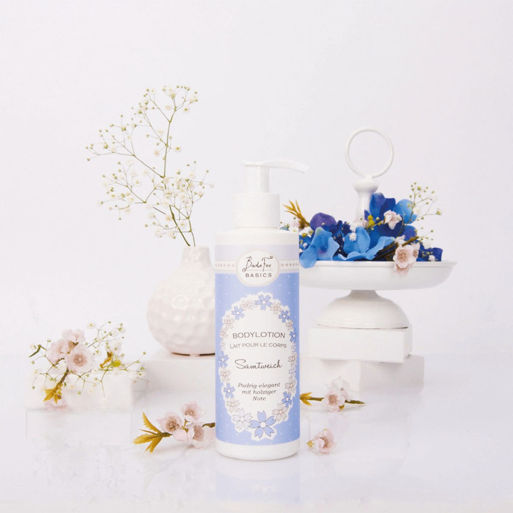 Distributeur lotion corps 200ml BASICS, senteur Agrumes/Jasmin/Bois de santal/Ambre