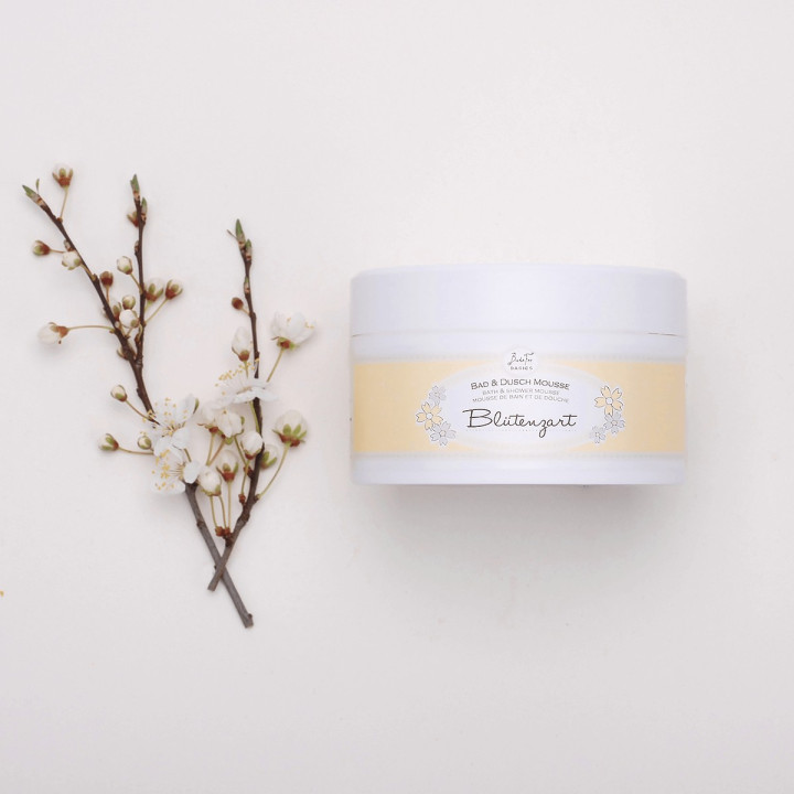 Mousse de douche & bain 200ml BASICS, senteur Thé vert/Fleurs des prés d'été/Pomme